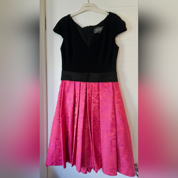 Ladles Formal Dress - Picture 6 of 8